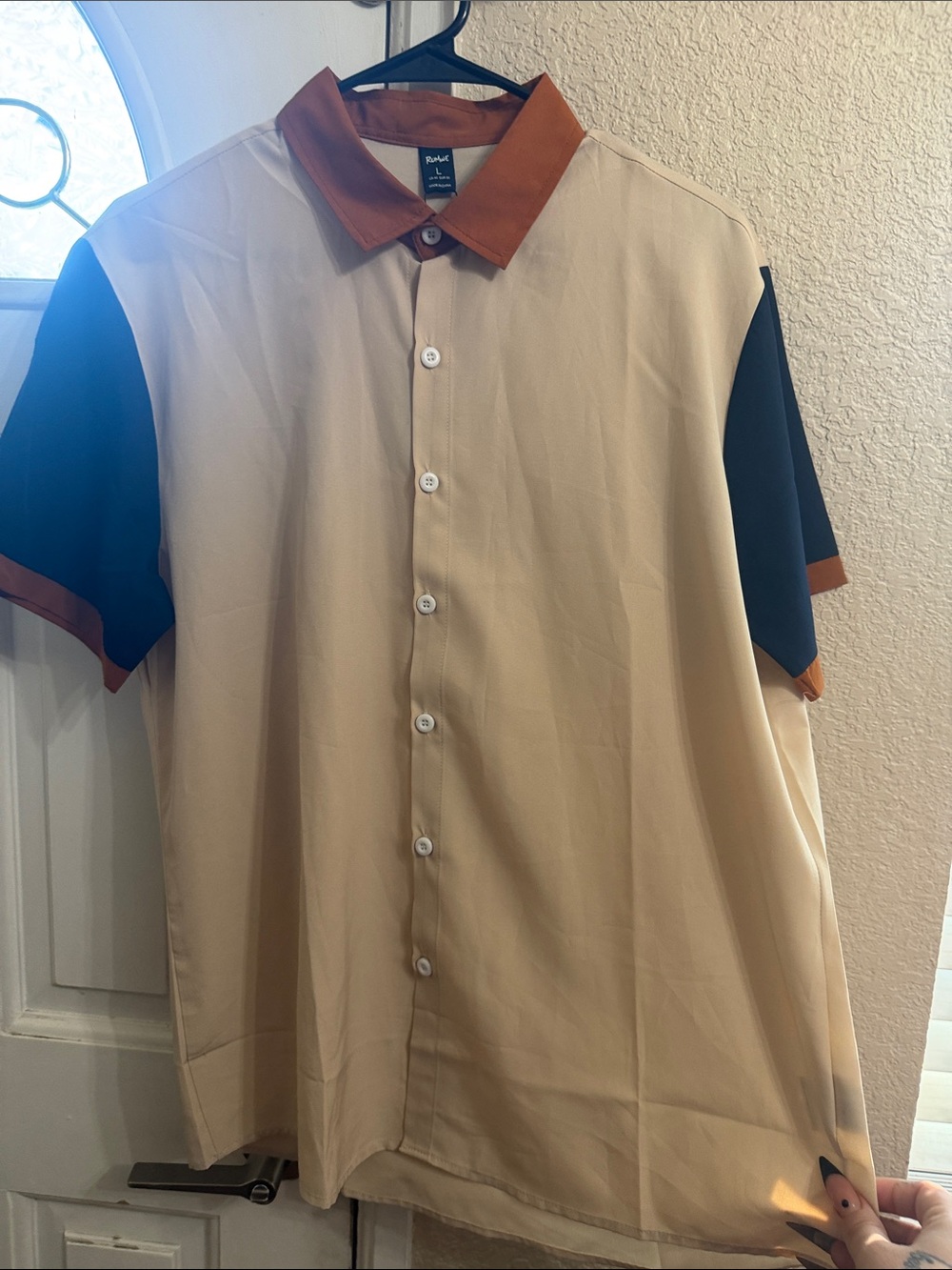 Men’s Beige Short-Sleeve Colorblock Shirt with Rust Collar size L 🆕